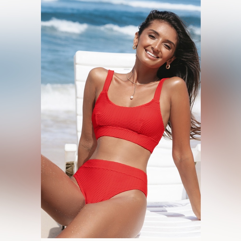 CUPSHE Red Convertible Strap Bikini Top & Standard Bottoms
Set